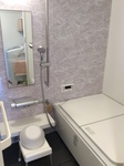 同じ1216の浴室でもLIXILのリノビオVは浴槽が広くなります。メタルのシャワー取っ手もいい感じです