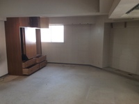 築40年のマンション室内は、床もブヨブヨで暗い古い感じで覆われておりました。備え付けの建具ダンスが年代を物語ってます