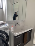洗面脱衣所は90ｃｍの3面鏡の洗面化粧台が設置。