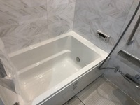 LIXILのリノビオVの浴槽は基本仕様が人造大理石の浴槽です。パールがはいっていてとってもきれい