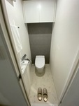 トイレはLIXILのサティスS　背面はエコカラットです　棚はサイズを
自由に合せれるLIXILのヴィータスです